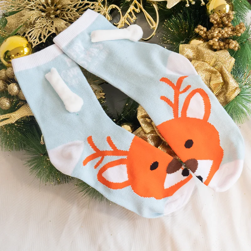 Fashion Simple Magnetic Christmas Socks for Men and Women. Warm and comfortable socks, perfect for the holiday season an