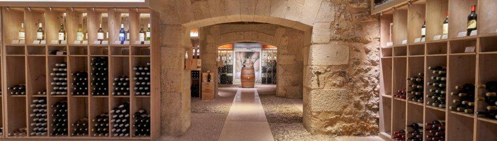 https://www.vinsdegraves.com/sites/default/files/styles/bandeau_982_280/public/maison_des_vins_de_graves_-_allee_cave_-_m.anglada.jpg?itok=CGrw01DW