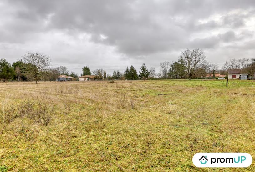  Vente Terrain à bâtir - 8 650m² à Montmorillon (86500) 