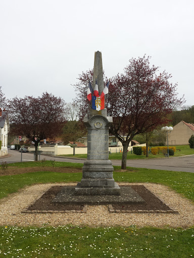 Saclas - Monument Aux Morts