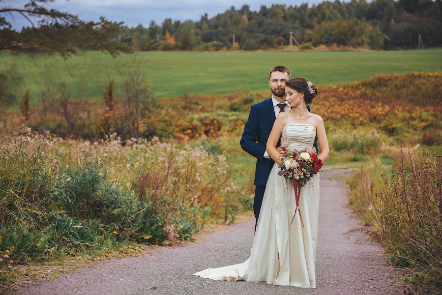 Fotografo di matrimoni Serafima Abuzhina (simia). Foto del 7 ottobre 2015