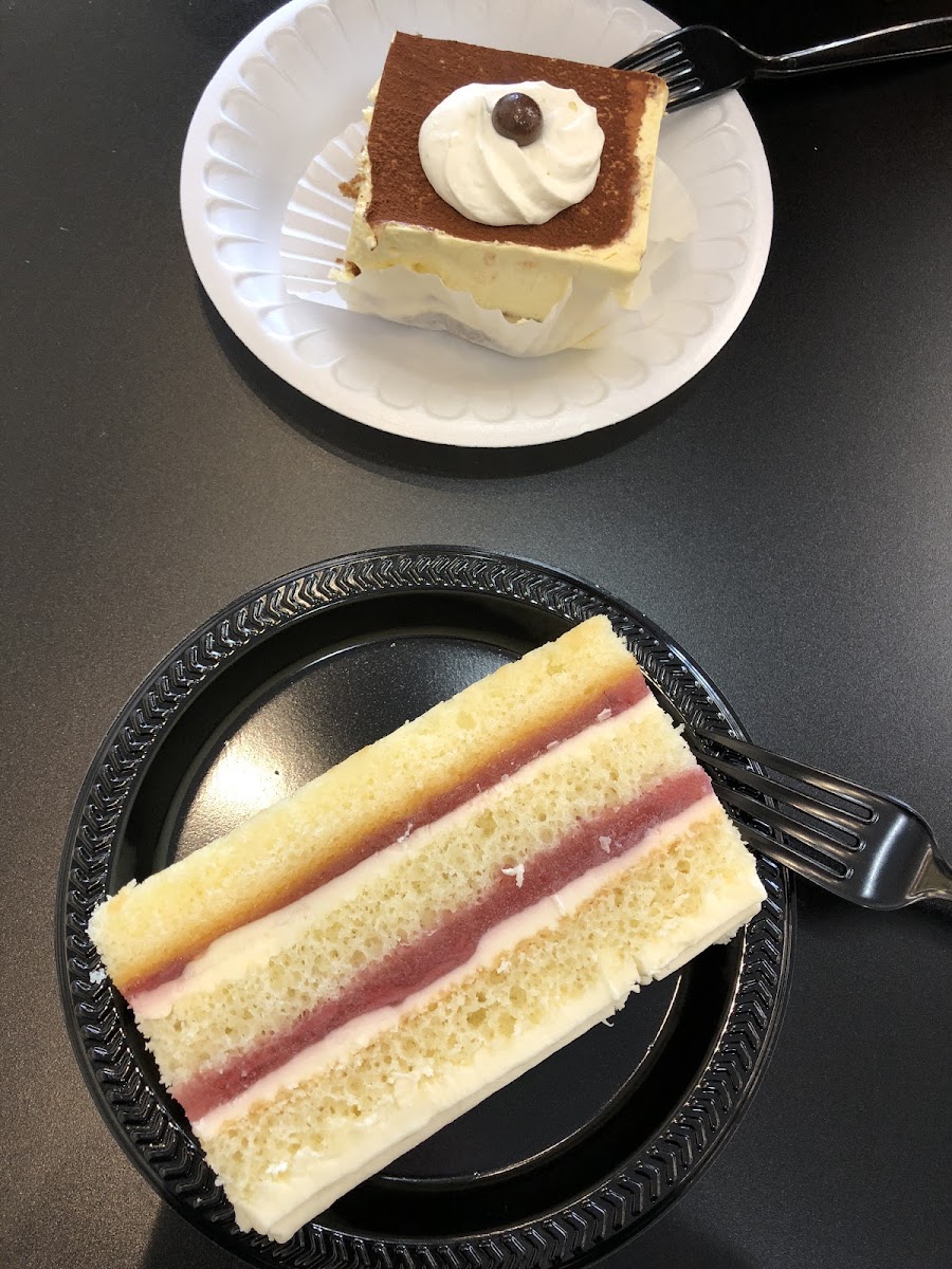 Sooo delicious!! The strawberry white chocolate cake is gluten free.