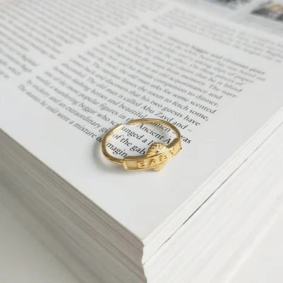 925 Sterling zilveren ring, een stijlvolle toevoeging aan elke outfit. Een perfecte keuze om je look compleet te maken met elegantie.