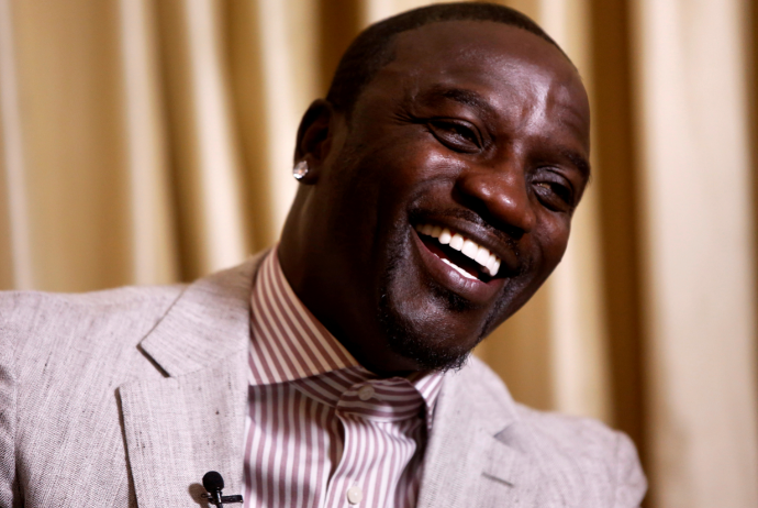 Akon leaves Saint Champagne Bar and Lounge high and dry.