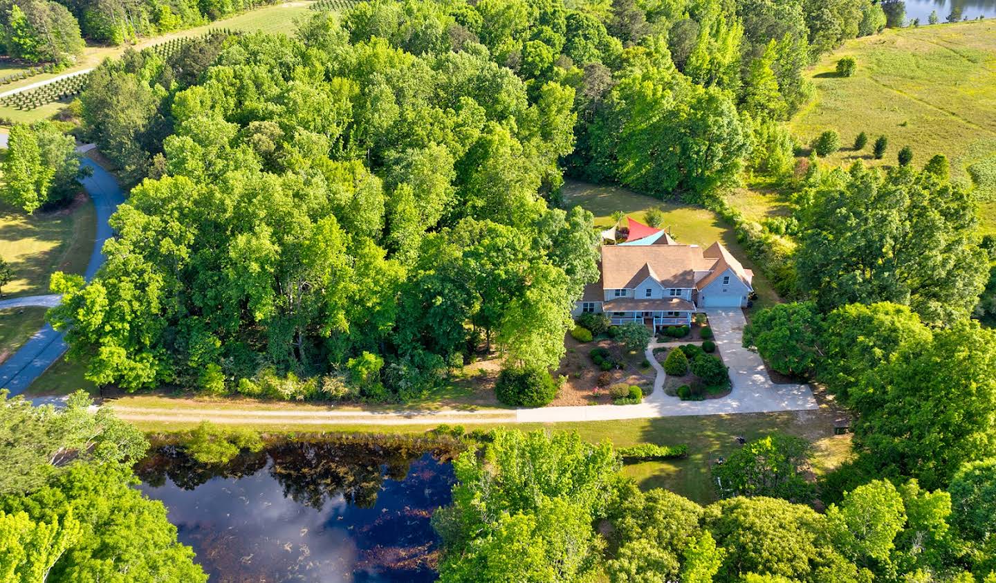 House with garden Williamson