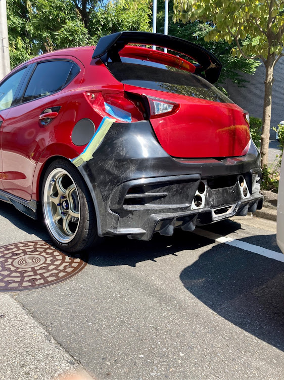 デミオの入院中の愛車・エアクリ交換・クリア塗装は難しい…に関するカスタム事例の投稿画像1枚目