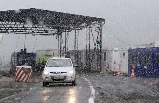 AMSS: Čekanje na graničnim prelazima do četiri sata, zbog snega češći zastoji i nezgode