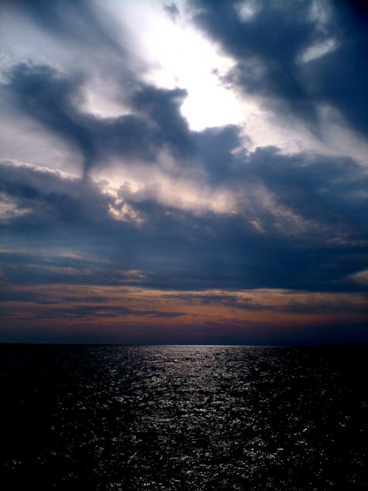 Nuvole, tramonto, mare di MARSA