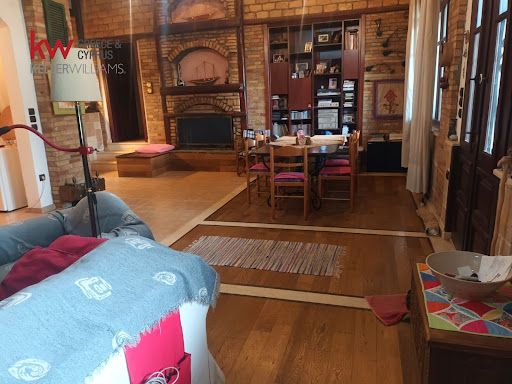 House with pool 5