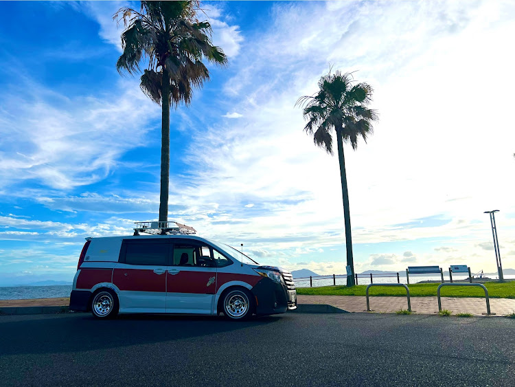 ノアのUS的趣向ミニバン集まれ・梅雨明け間近・ヤシの木コラボ・Old van Style・南国気分♪に関するカスタム事例の投稿画像4枚目
