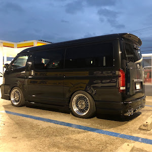 ハイエースワゴン TRH214W