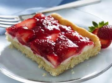 STRAWBERRIES AND CREAM DESSERT SQUARES