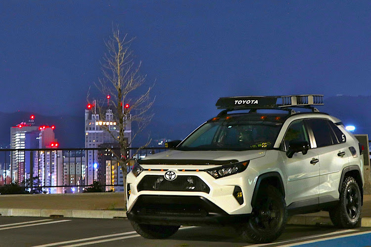 RAV4の写活トレーニング・近場でカメ活・レタッチ練習・小さなキャンギャル・駐車枠ぴったり選手権に関するカスタム事例の投稿画像4枚目