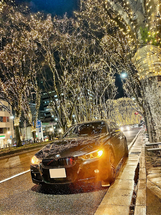 3シリーズ セダンの雪が降ってきた・いつもイイネ&コメントありがとうございます🙇‍♂️・SENDAI光のページェント・イルミネーションコラボ・BMW f30に関するカスタム事例の投稿画像2枚目