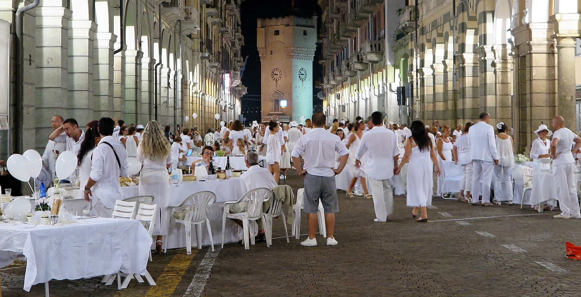 Uniti nel bianco di Piera