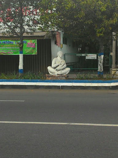 Mother And Son Statue