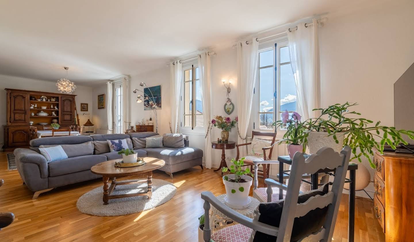 Appartement avec piscine Menthon-Saint-Bernard