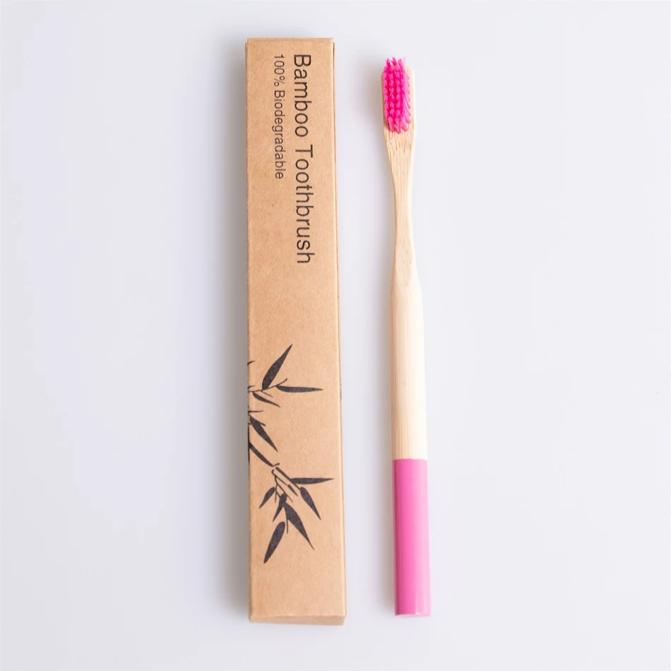 Escova de dentes redonda de bambu com cabo natural, ecológica e biodegradável para uma higiene bucal sustentável e um sorriso saudável.