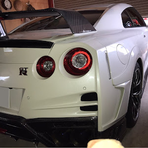 NISSAN GT-R