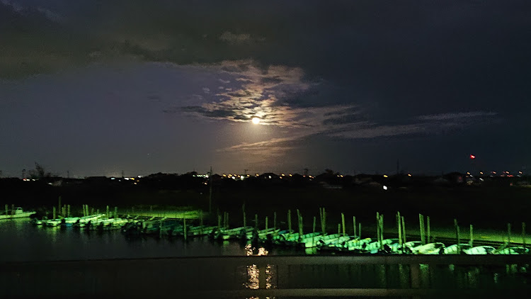 ワゴンRスティングレーの被災された皆さまお見舞い申し上げます・体調管理に気を付けて・頑張って下さい！・台風一家の後の・夕焼け&夜景に関するカスタム事例の投稿画像10枚目