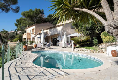 Villa avec piscine et terrasse 6