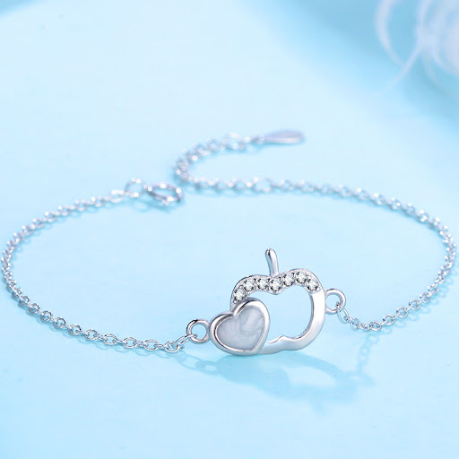 Title 3, Wildes Diamantarmband