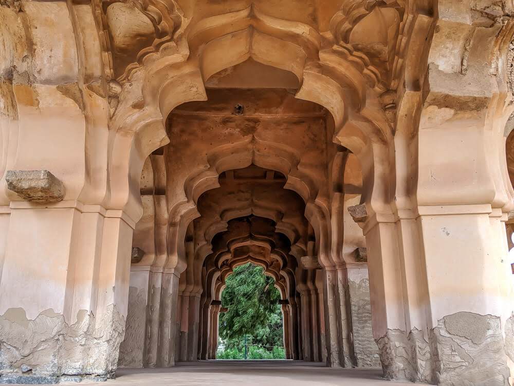 closeup+symmetrical+lotus+mahal+hampi+travel+blog+image