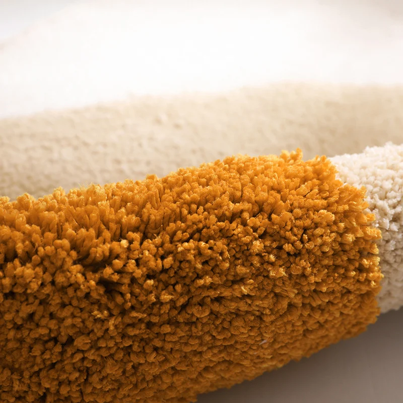 Tapete de banheiro de pelúcia em forma de ovo pochê, antiderrapante e absorvente. Conforto e segurança garantidos no seu banheiro.