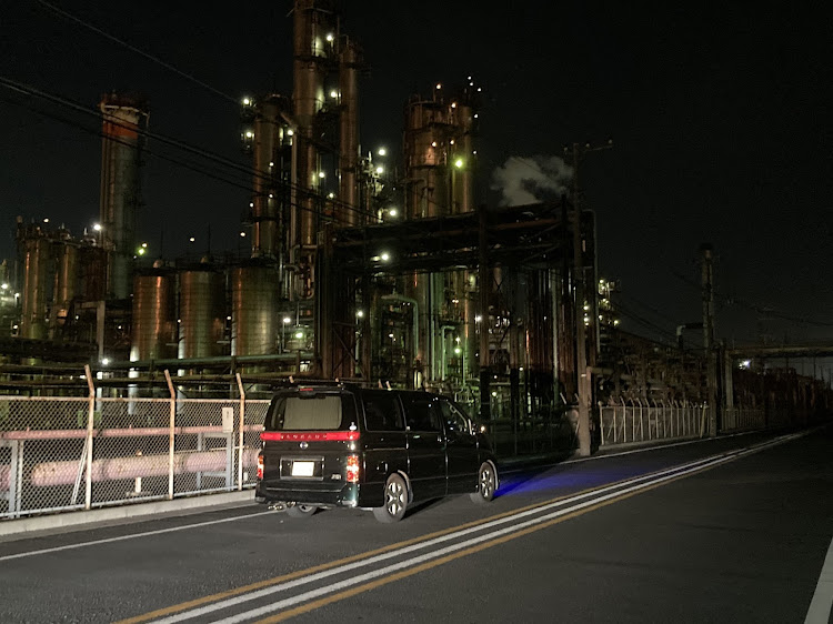 エルグランドの夜景と愛車・工場夜景・エルグランドe51に関するカスタム事例の投稿画像3枚目