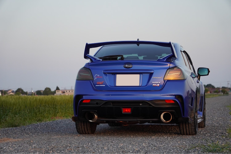 WRX S4のカスタムパーツ紹介・アクシスパーツ・リアアンダーブレード・K2GEAR・スマホホルダーに関するカスタム事例の投稿画像1枚目