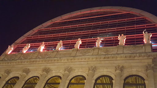 Opéra de Lyon Statues