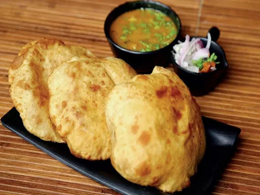 Poori Bhaji (5 Puris + Aloo Bhaji)