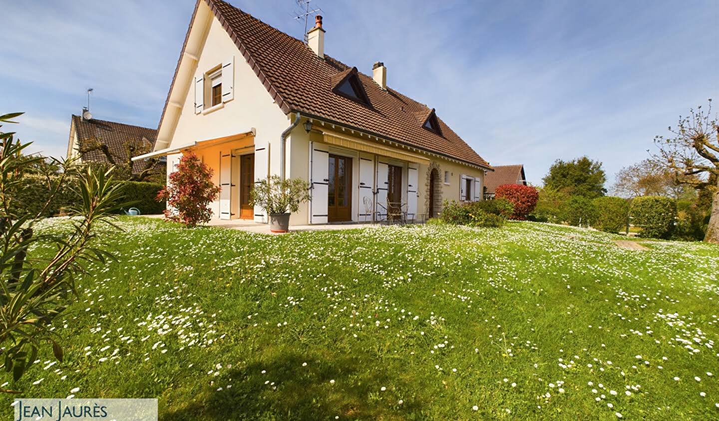 House with terrace La Rivière-de-Corps