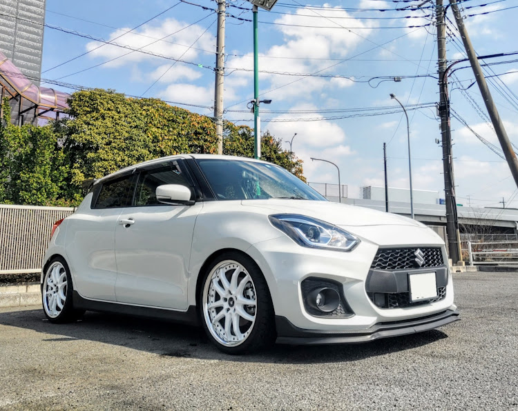 スイフトスポーツの今までに所有した車でNo.1は？・ZC13S・VWゴルフ3・ローガンに関するカスタム事例の投稿画像1枚目