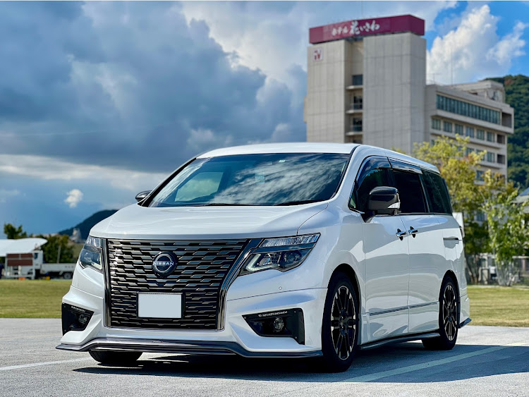エルグランドの日産・エルグランド・nismo・E52エルグランド・ブラックメッキに関するカスタム事例の投稿画像1枚目