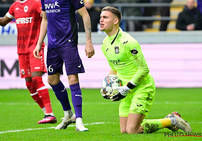 Verbruggen toont waarom Anderlecht hem nu al zijn kans gaf: "Als doelman moet je de bal vergeten die je pakte of niet pakte"