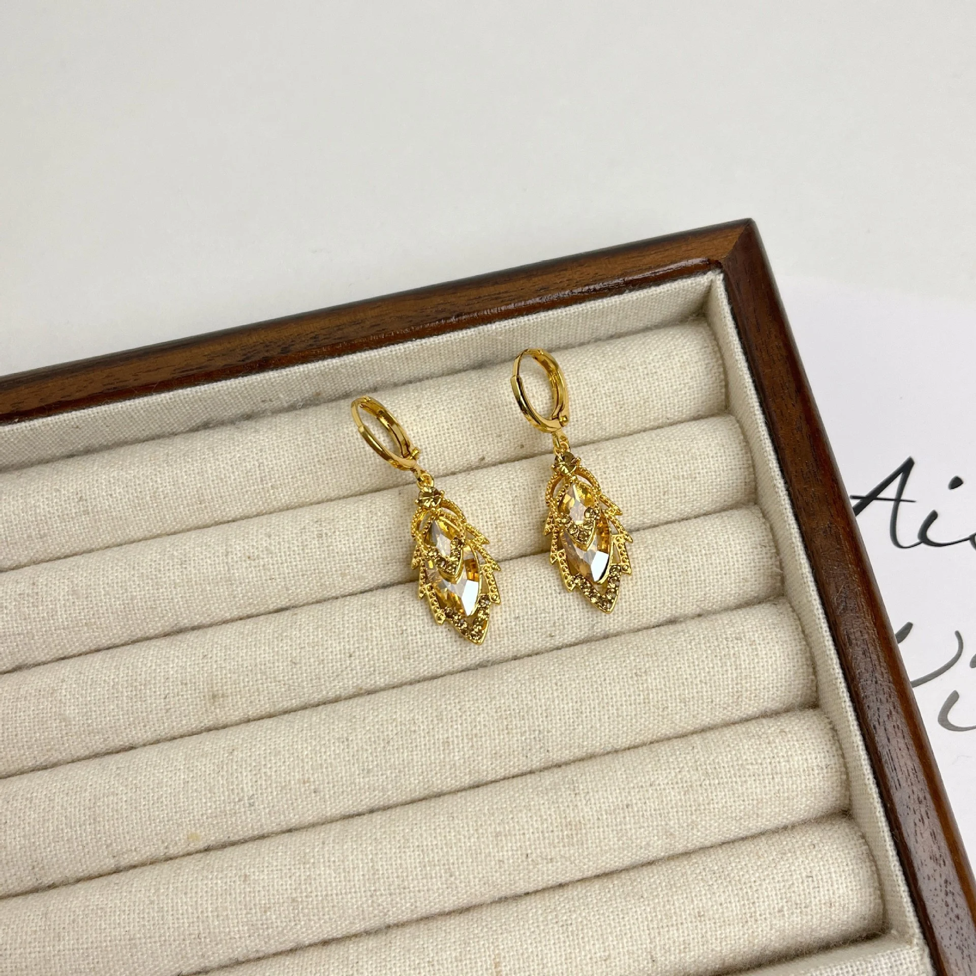 Title 3, Boucles doreilles à clip en argent et feuille ...