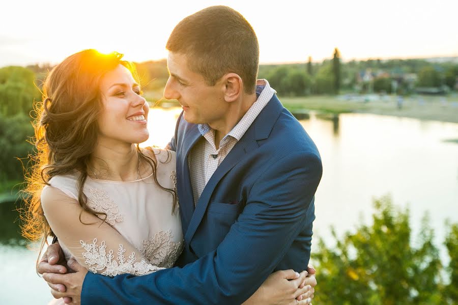 Fotógrafo de casamento Maksim Vasilenko (maximilyan77). Foto de 13 de abril 2017