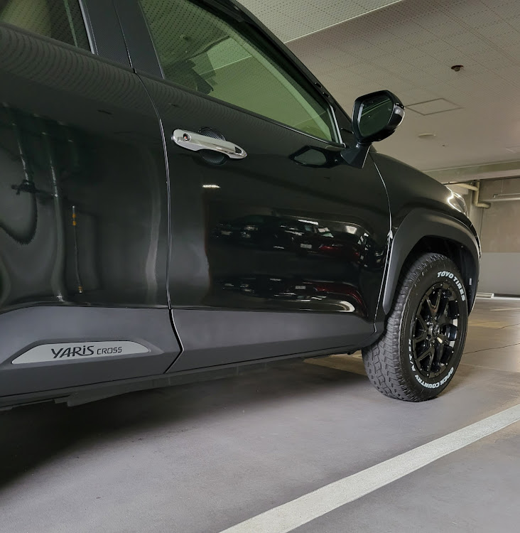 ヤリスクロスのまろんせんぱいさんが投稿したカスタム事例の投稿画像2枚目