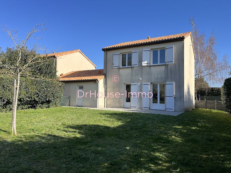 Vente maison 20 pièces 360 m² à Naintre (86530), 147 000 €