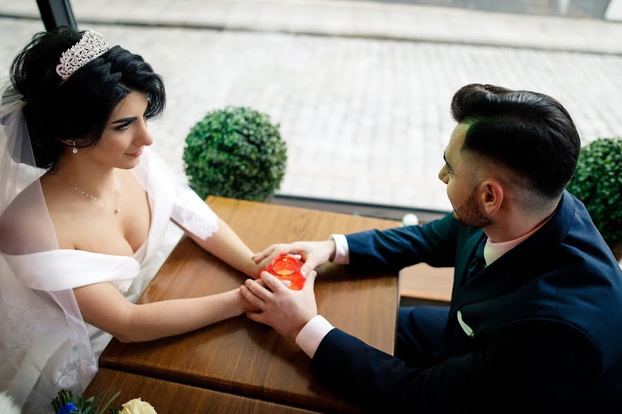 Fotógrafo de casamento Vasiliy Lazurin (lazurinphoto). Foto de 12 de fevereiro 2020