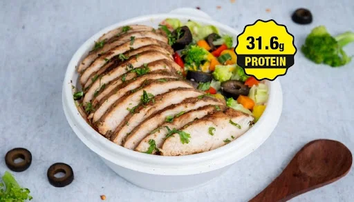 Chicken and Veggies Salad bowl