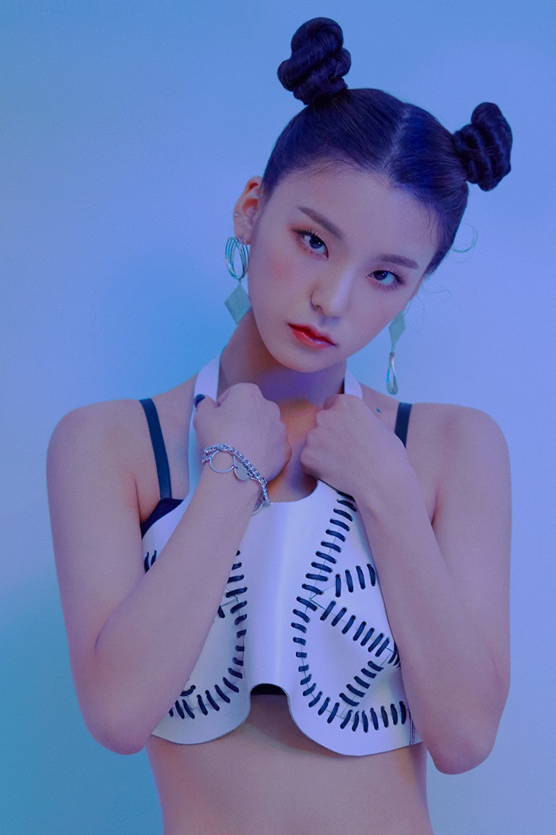 ITZY_Yeji_IT'z_Different_profile_photo_(1)