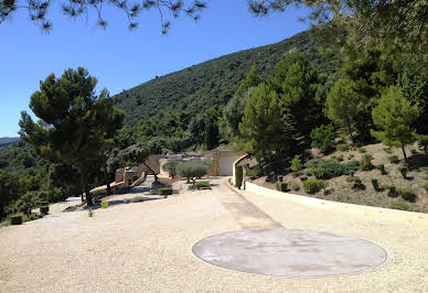 Propriété avec piscine et jardin 4