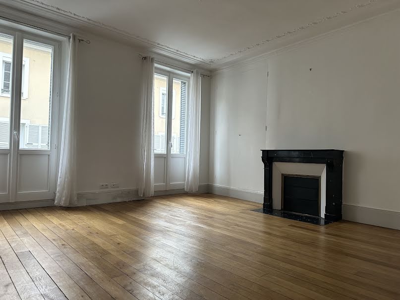 Location  appartement 3 pièces 71.25 m² à Fontainebleau (77300), 1 394 €