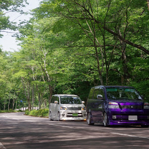 ヴォクシー AZR65G