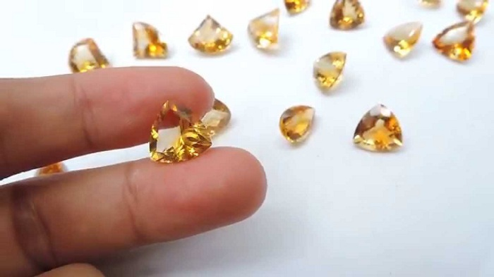 Đá quý Citrine - Đồ vật phong thủy không nên đeo cho người tuổi dậu trong năm 2021