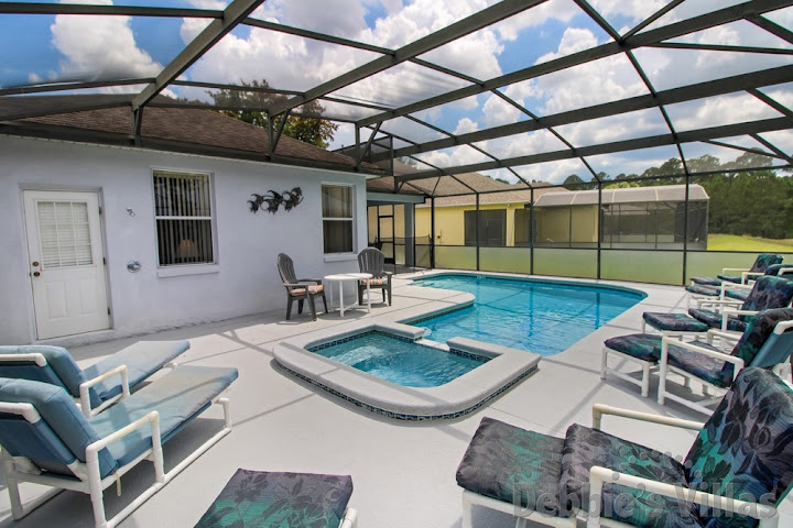 Lots of seating options around the pool on Calabay Parc