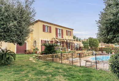 Villa avec piscine et terrasse 2