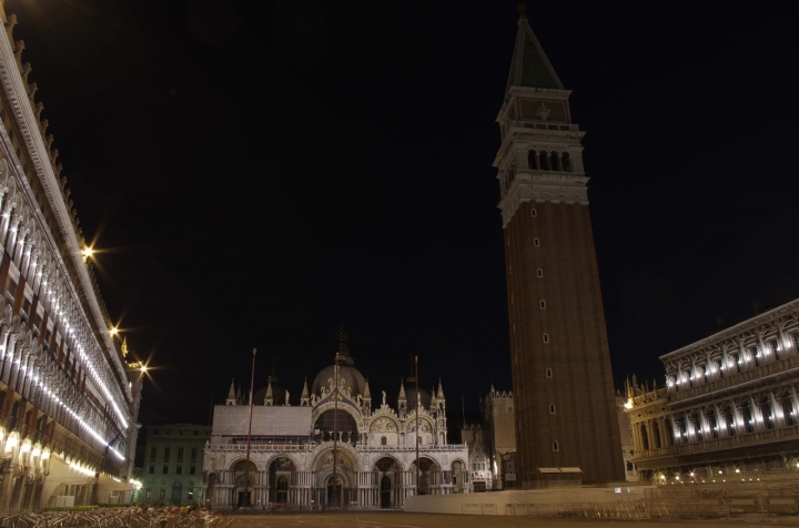 Piazza San Marco by night di Alessandro Marani